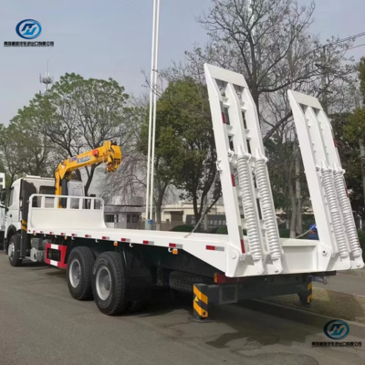 Camion monté avec grue télescopique repliée